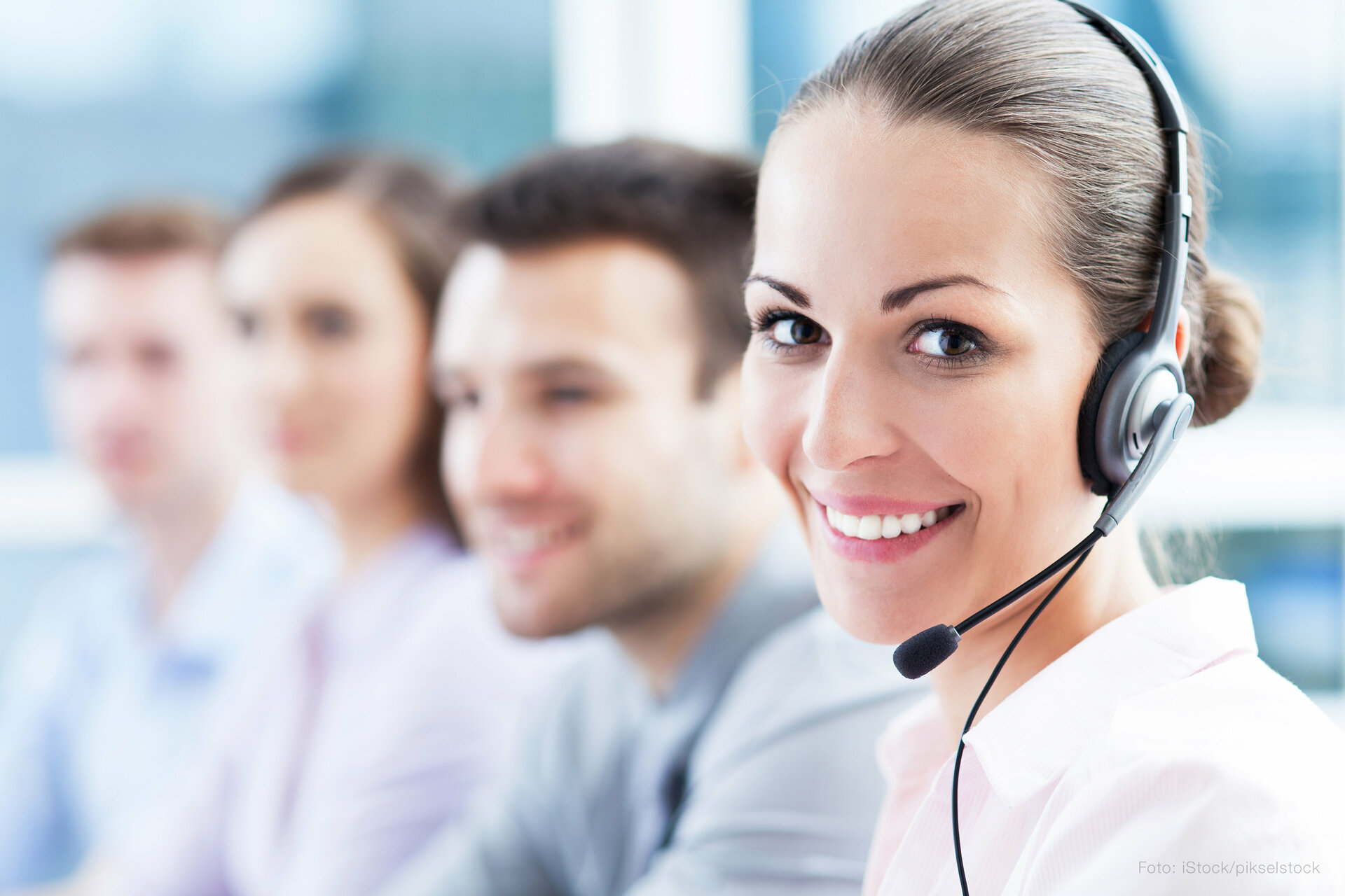 © © iStock-178570372_Fotograf_pikselstock PIKSEL (Call center team)